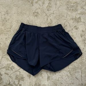 Lululemon LR Hotty Hot 4” shorts